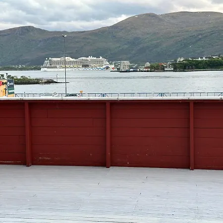 Centrally With Garage And Terrace Ålesund